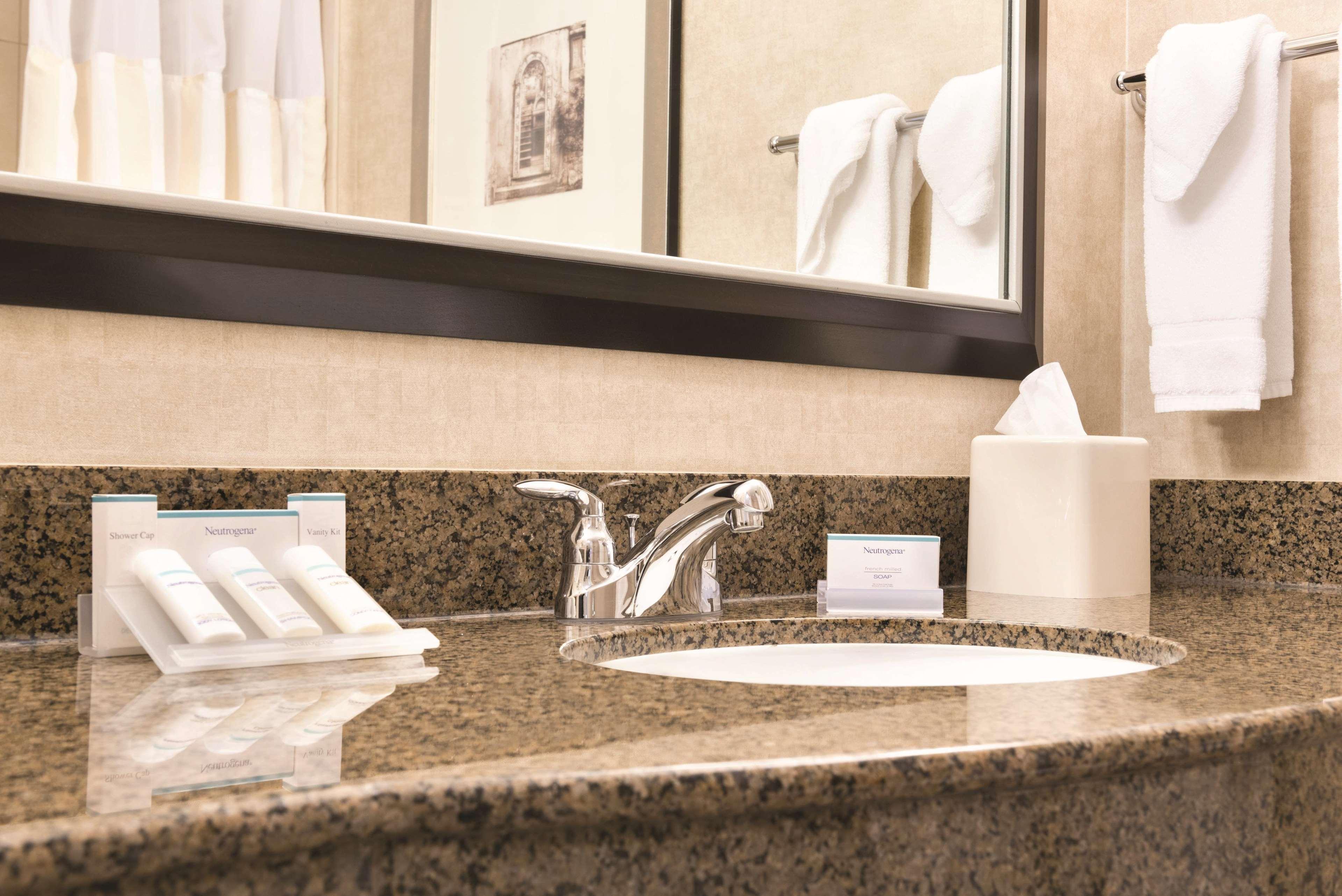 Hilton Garden Inn Fargo Zewnętrze zdjęcie